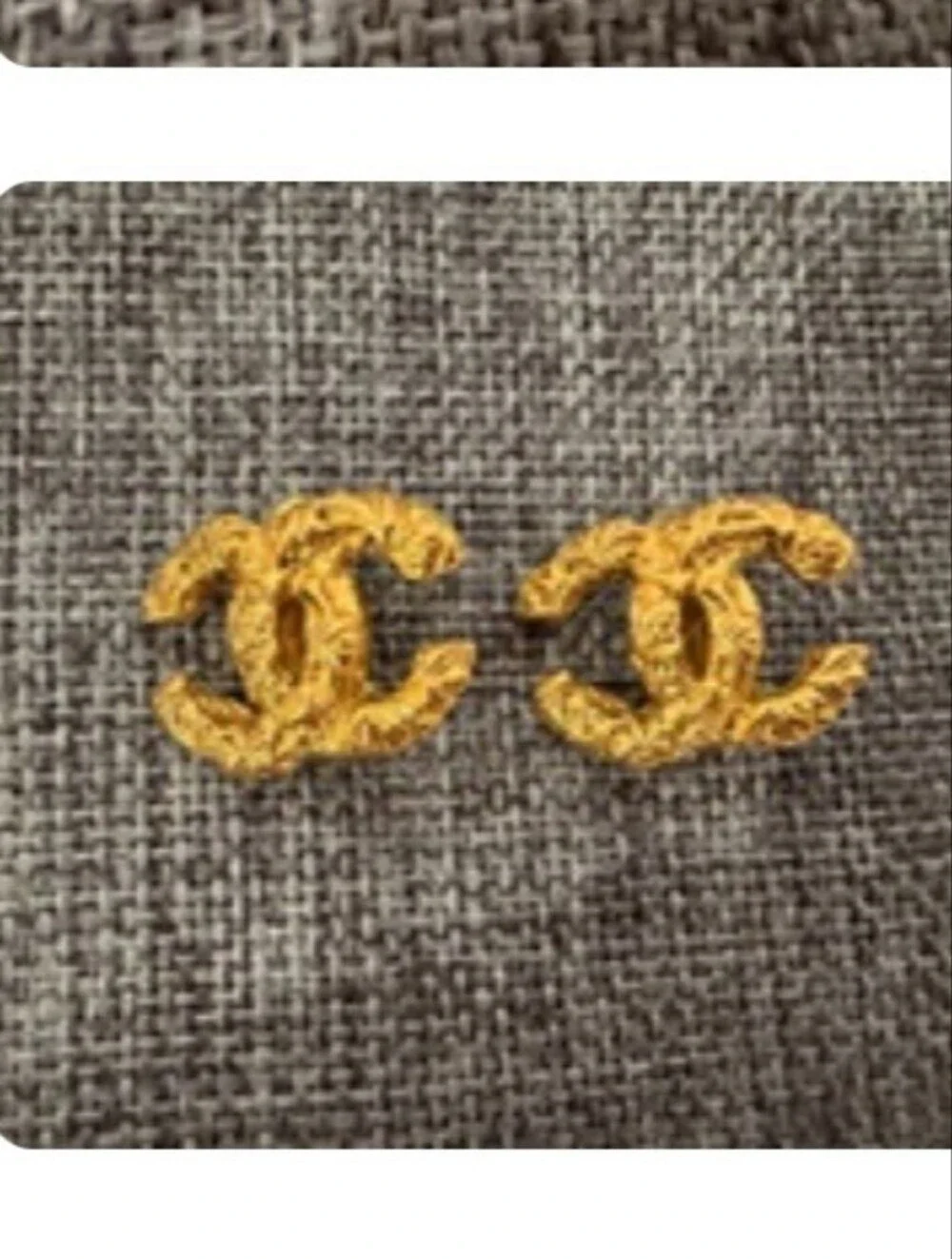 CHANEL Gold Interlocking CC Hair Clips
